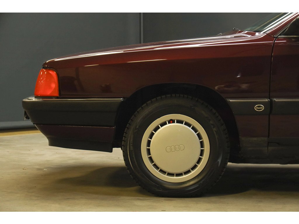 1990 Audi 100 - Quattro "The 5-Cylinder in Zyclamrot Metallic", foto 11