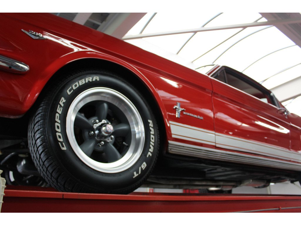 1965 Ford Mustang - 289 Fastback "An A-code in Triple Red", foto 9