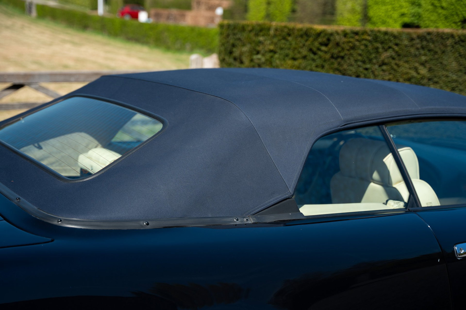 2000 Aston Martin V8 Coupe - Volante LWB - 1 of 63 - Last One Produced, foto 4
