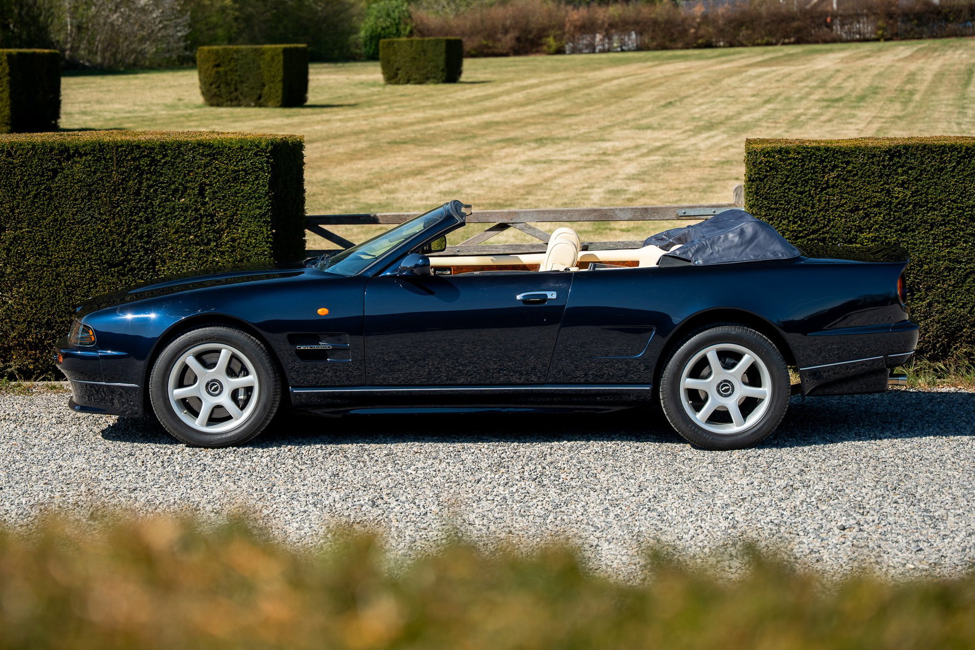 2000 Aston Martin V8 Coupe - Volante LWB - 1 of 63 - Last One Produced, foto 9