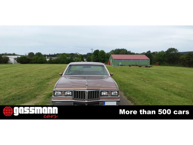 1981 Pontiac Bonneville - Bonneville, 4-Door Sedan, foto 2