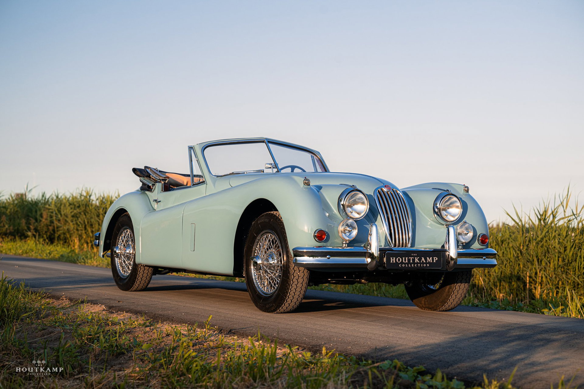 1955 Jaguar XK 140 - The ultimate XK 140, a fully restored Drophead Coupe with disc brakes upgrade, foto 6