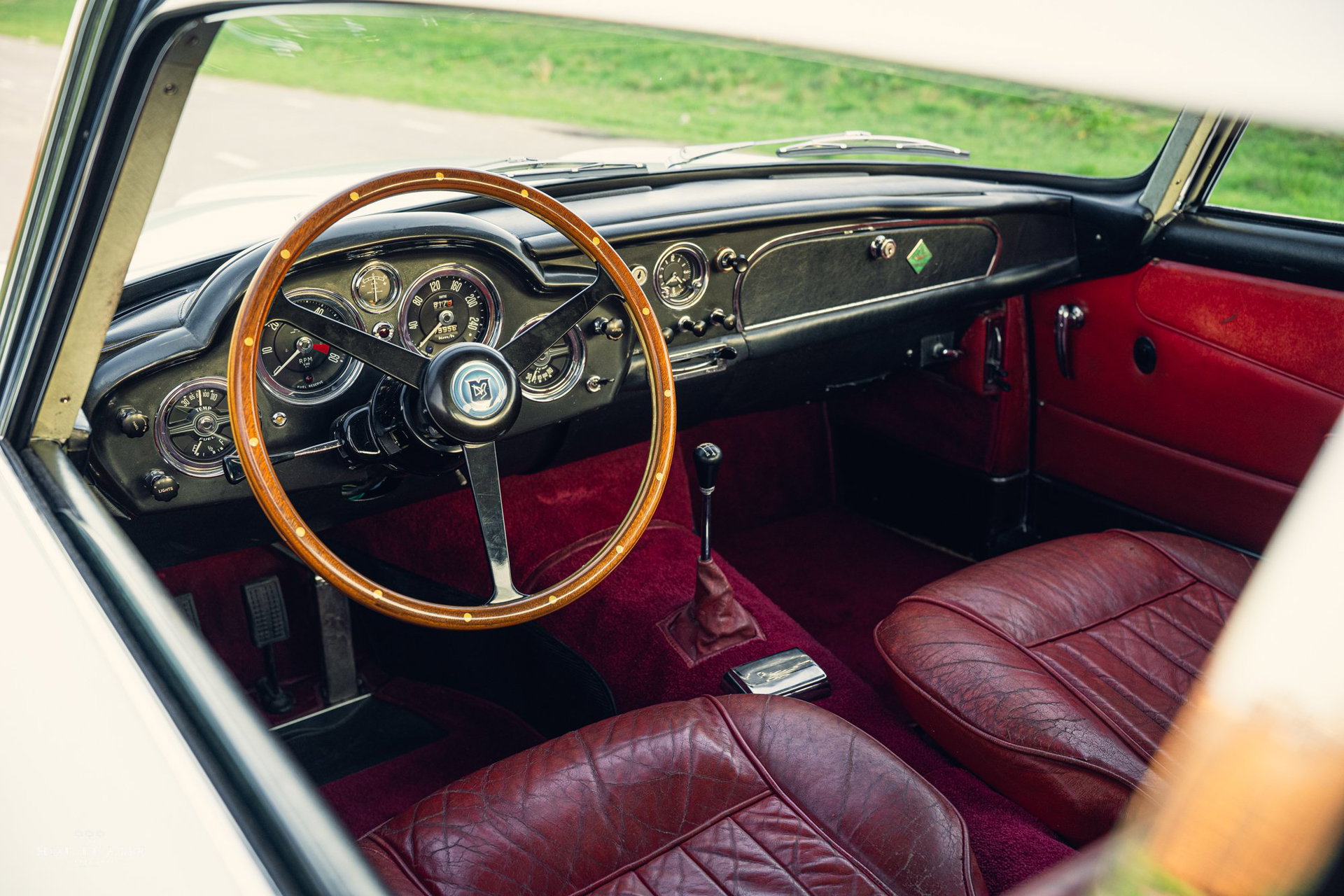 1963 Aston Martin DB4 - ORIGINAL LEFT HAND DRIVE, One of just 60 Factory-Original Vantage specification examples, foto 6