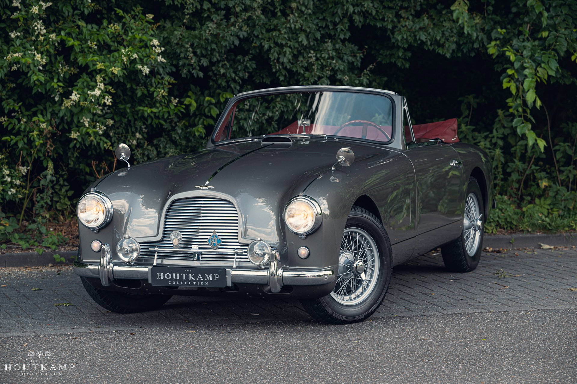 1956 Aston Martin DB2/4 - Factory-built in left-hand-drive configuration, one of just approximately 46 DB2/4 Mk I Drophead Coupé, foto 2