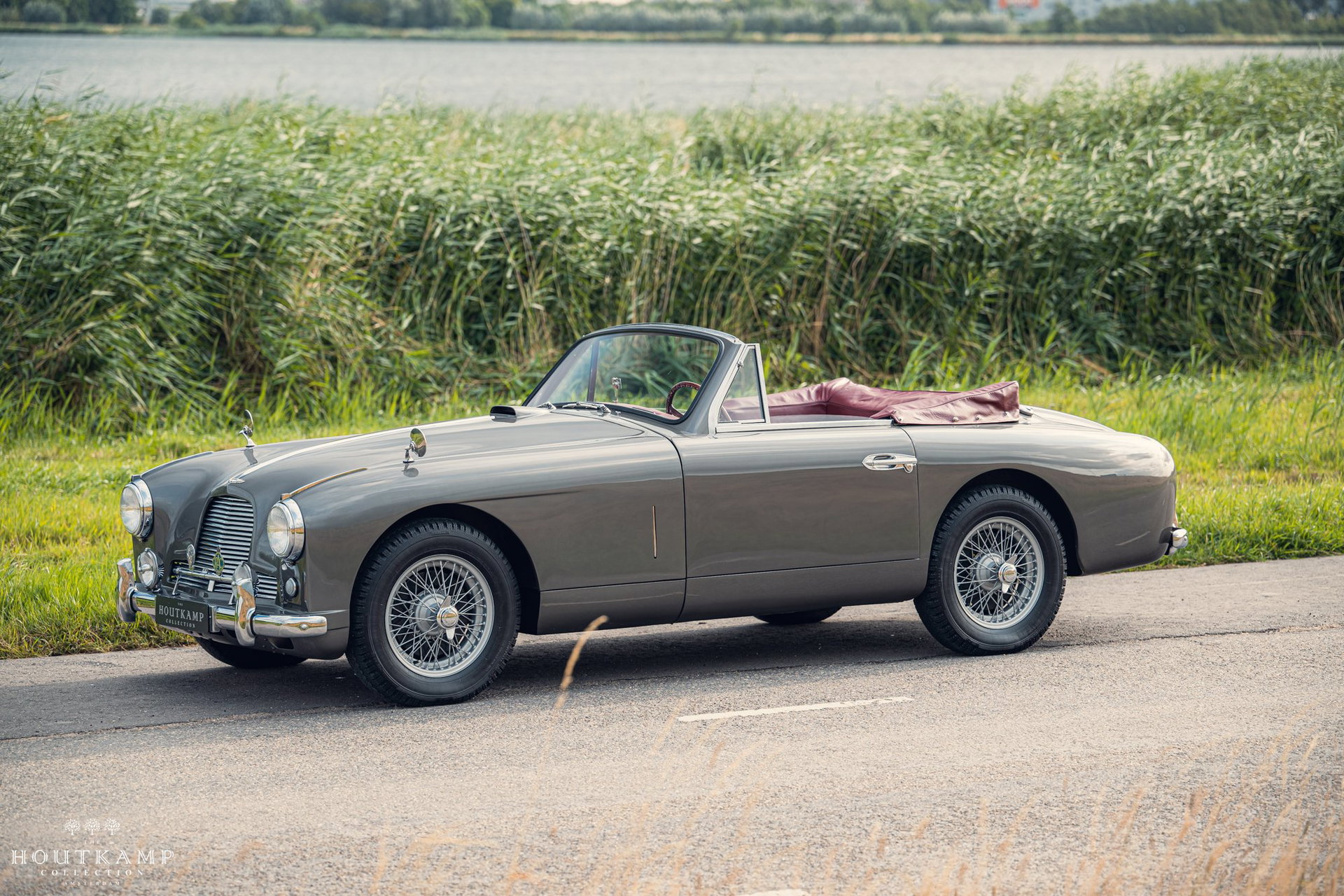 1956 Aston Martin DB2/4 - Factory-built in left-hand-drive configuration, one of just approximately 46 DB2/4 Mk I Drophead Coupé, foto 3