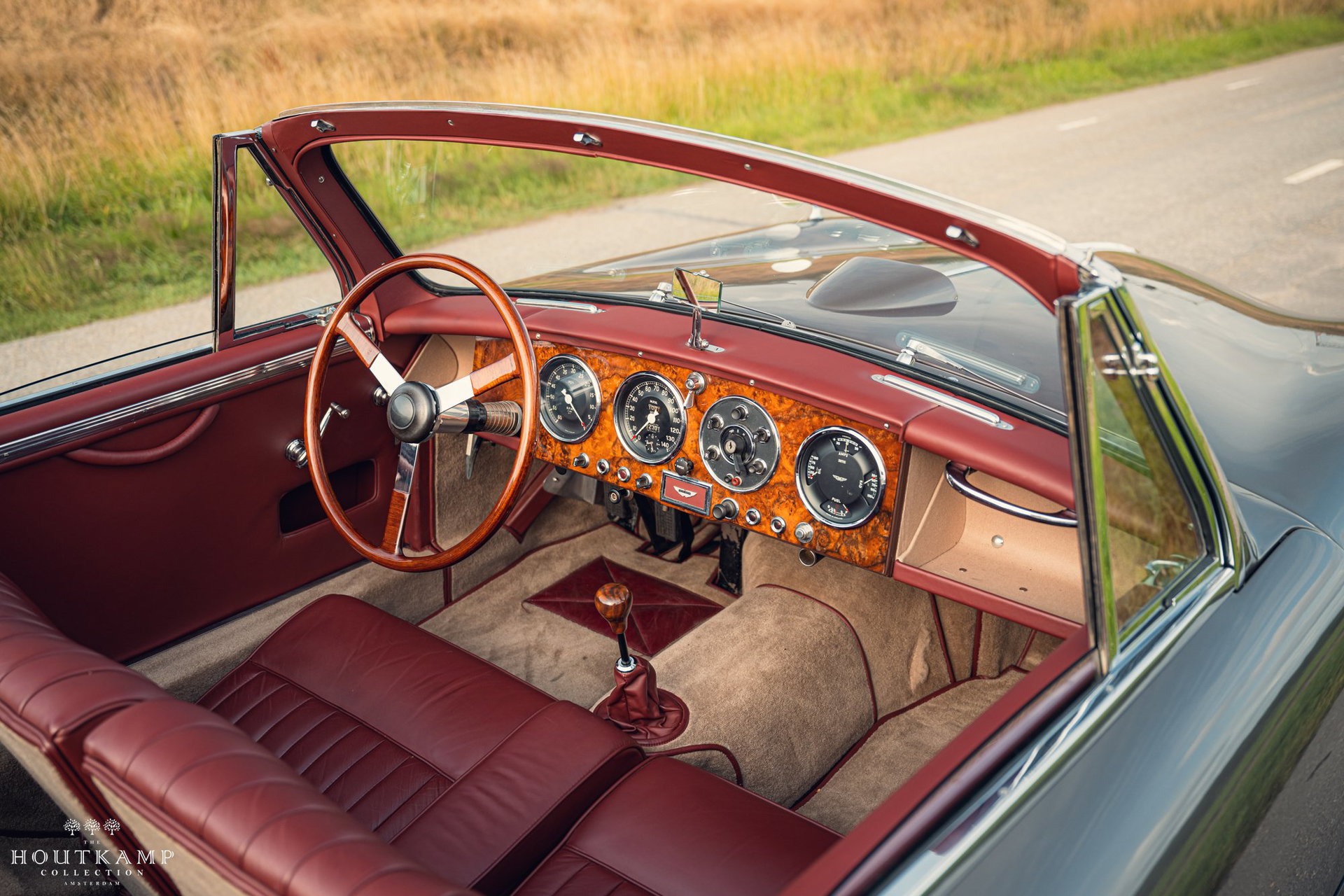 1956 Aston Martin DB2/4 - Factory-built in left-hand-drive configuration, one of just approximately 46 DB2/4 Mk I Drophead Coupé, foto 6