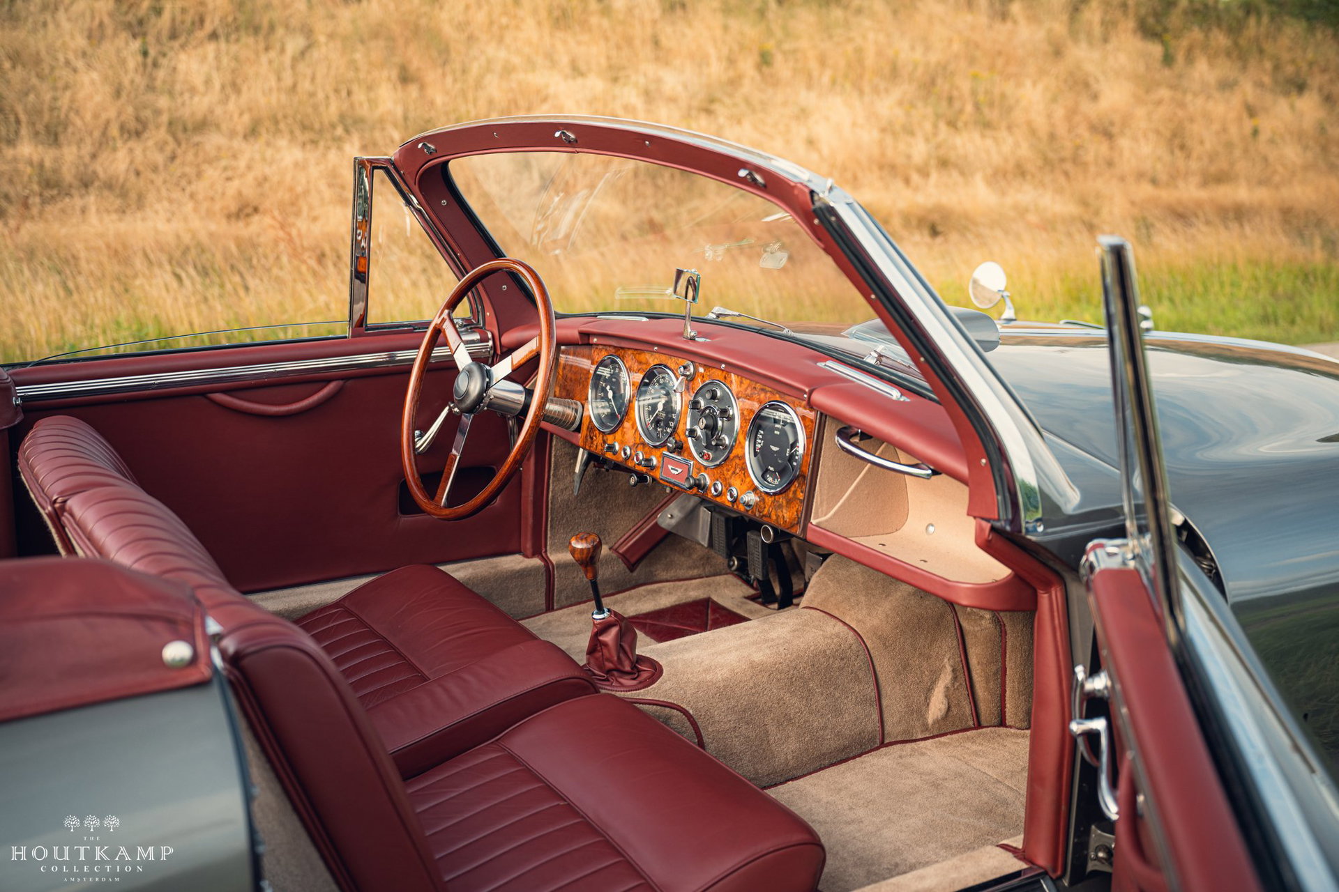 1956 Aston Martin DB2/4 - Factory-built in left-hand-drive configuration, one of just approximately 46 DB2/4 Mk I Drophead Coupé, foto 7