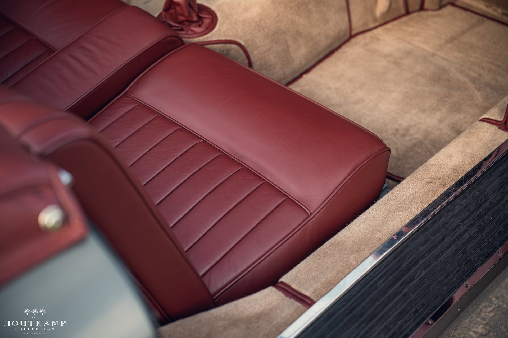 1956 Aston Martin DB2/4 - Factory-built in left-hand-drive configuration, one of just approximately 46 DB2/4 Mk I Drophead Coupé, foto 8