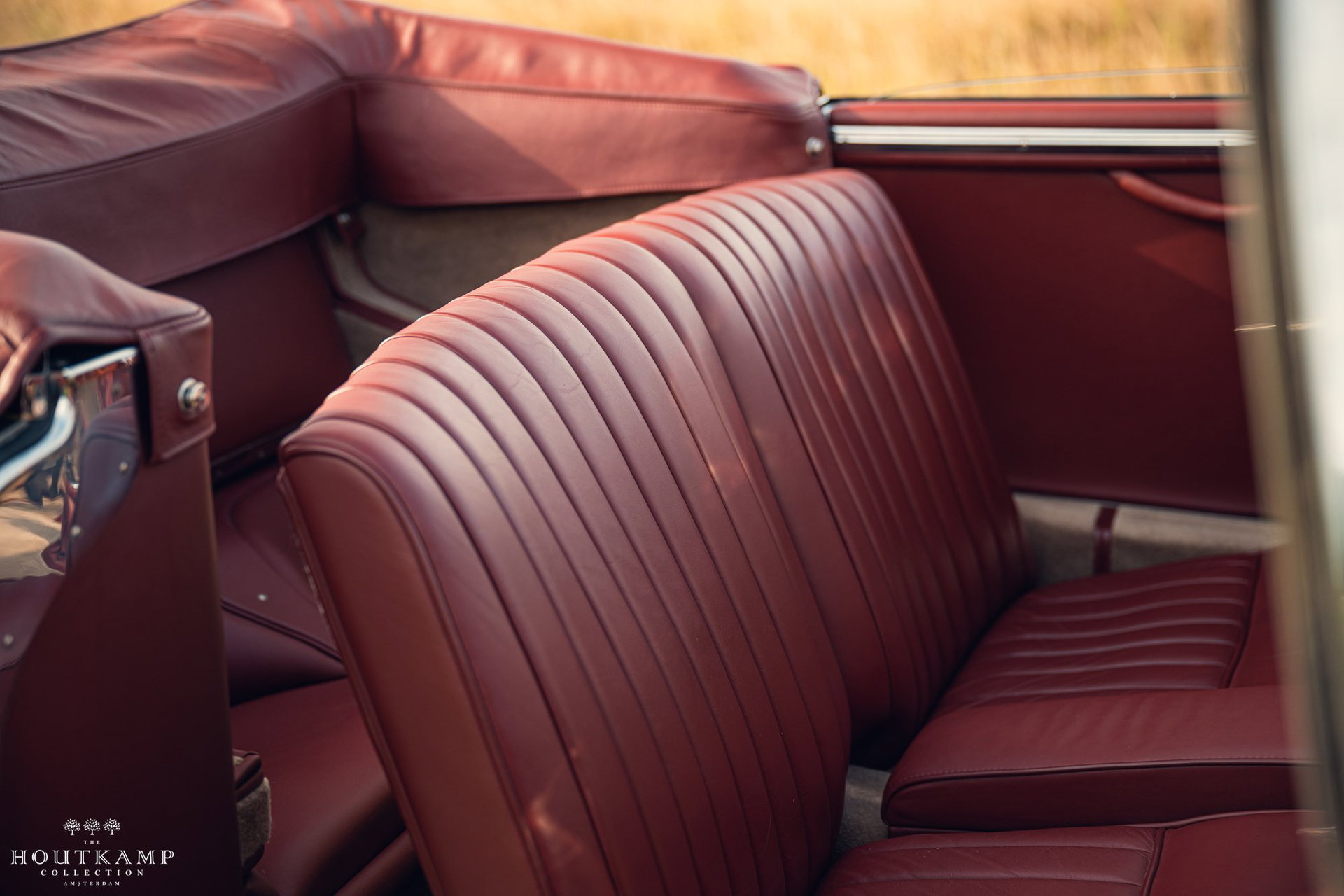 1956 Aston Martin DB2/4 - Factory-built in left-hand-drive configuration, one of just approximately 46 DB2/4 Mk I Drophead Coupé, foto 11