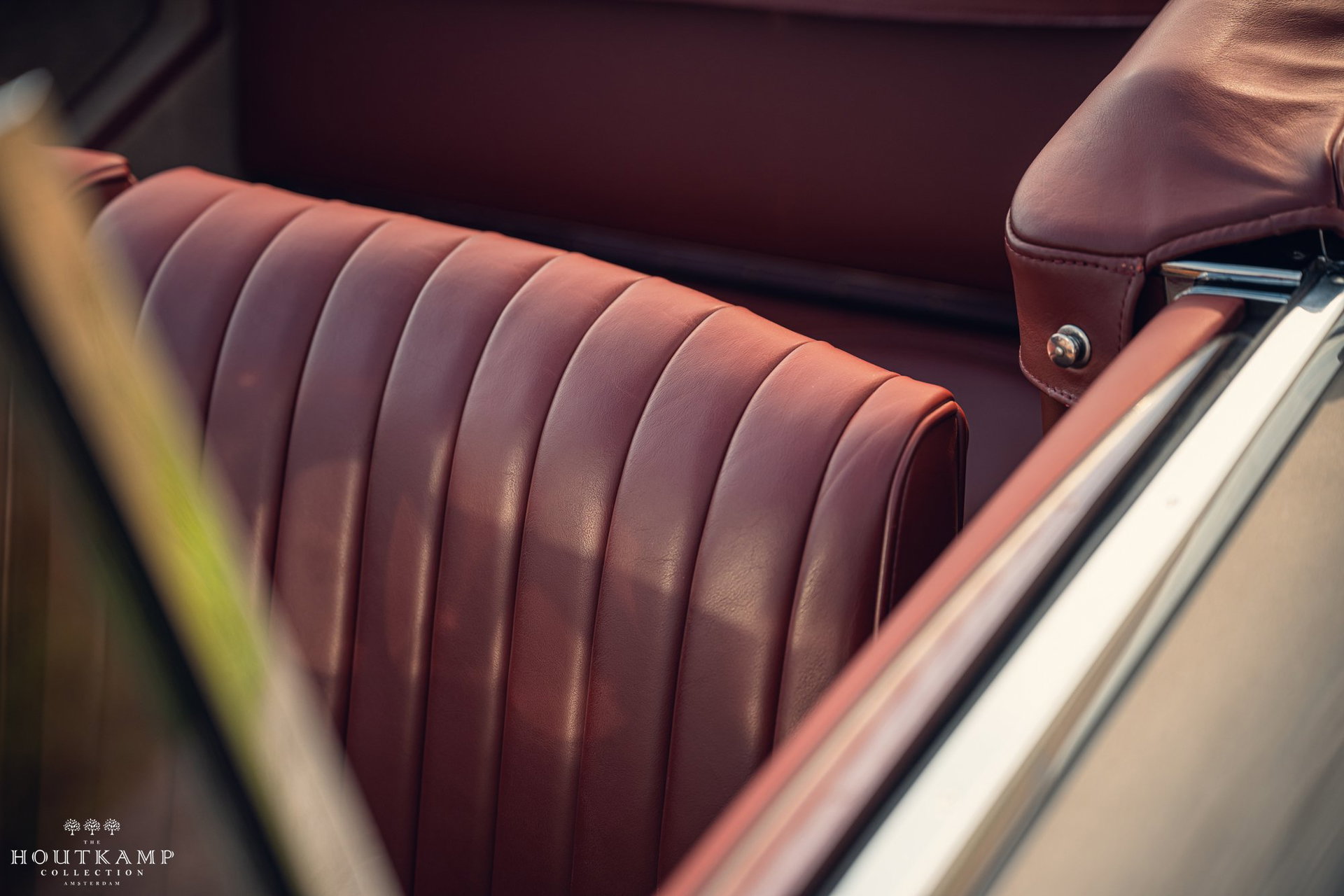1956 Aston Martin DB2/4 - Factory-built in left-hand-drive configuration, one of just approximately 46 DB2/4 Mk I Drophead Coupé, foto 12