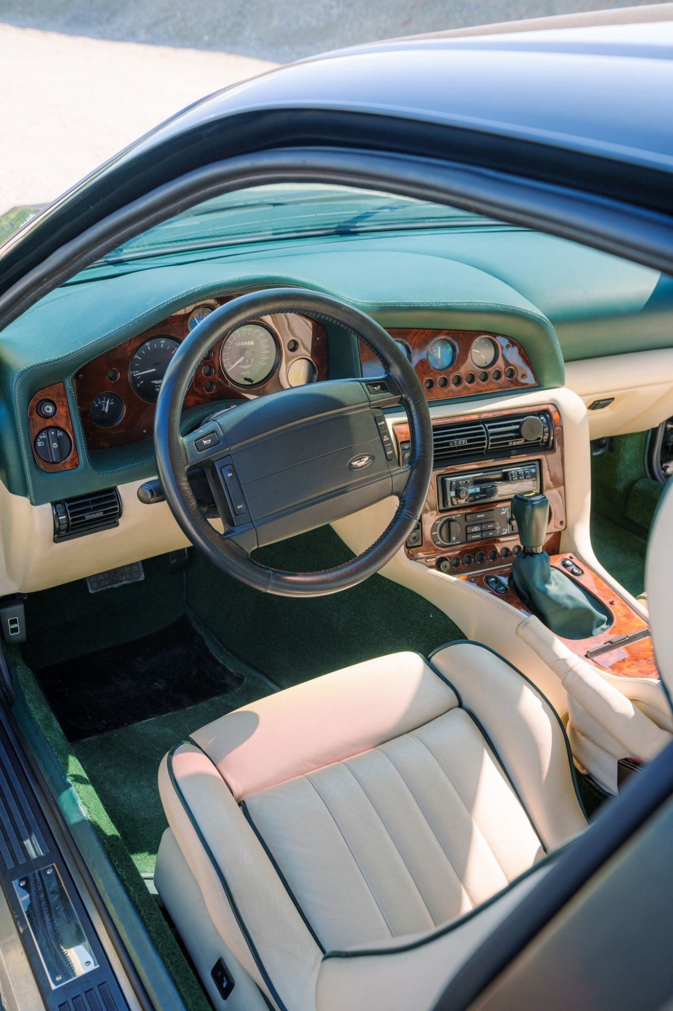 1998 Aston Martin V8 Coupe - 1 of 30 LHD - top condition, foto 6