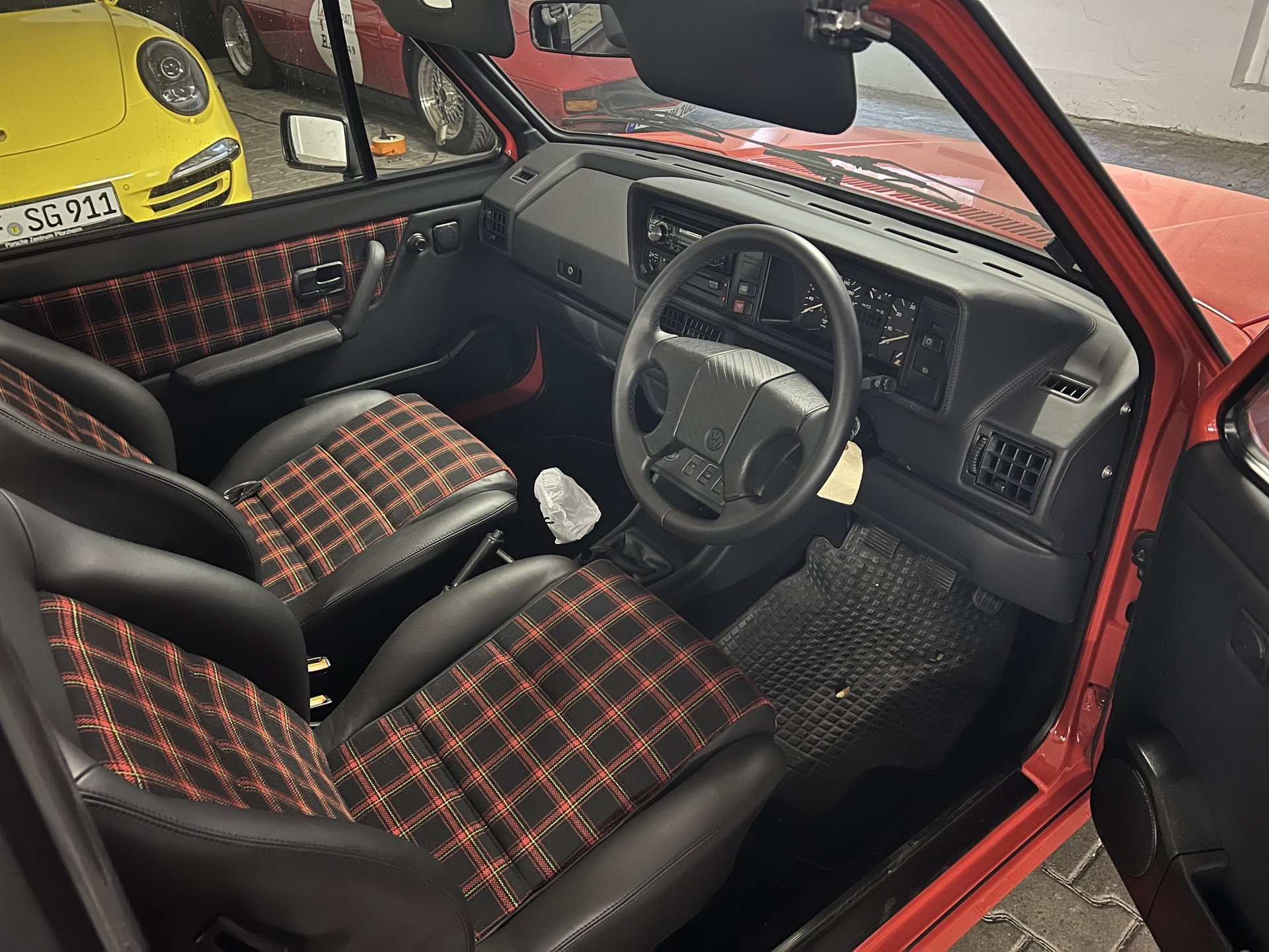 1991 VW Golf - ONE OF ONE – VW GOLF GLI CABRIOLET - RIGHT-HAND DRIVE - UNIQUE EXAMPLE - EXTENSIVELY RESTORED TO THE HIGHEST STANDARD, foto 6