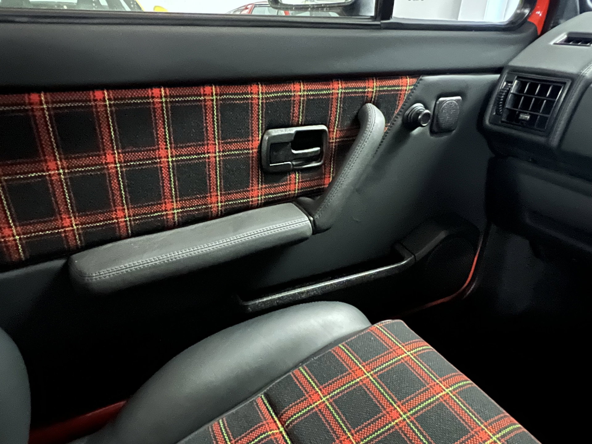 1991 VW Golf - ONE OF ONE – VW GOLF GLI CABRIOLET - RIGHT-HAND DRIVE - UNIQUE EXAMPLE - EXTENSIVELY RESTORED TO THE HIGHEST STANDARD, foto 10