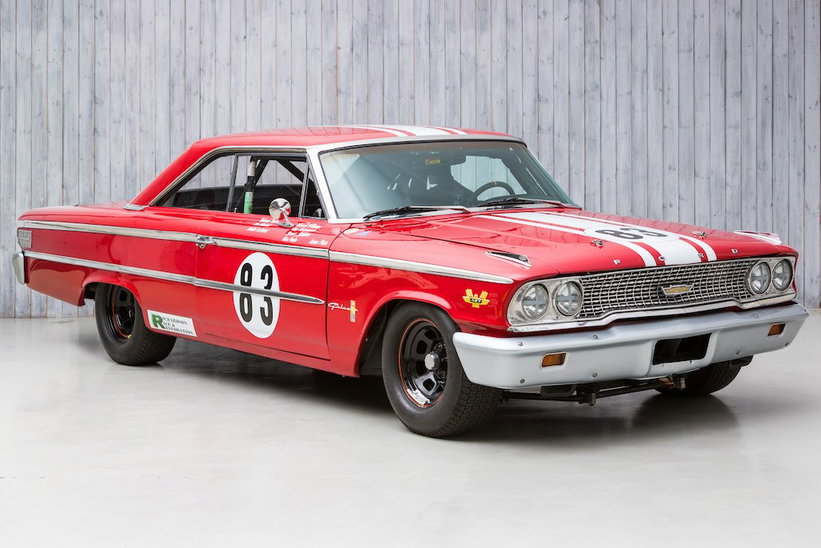 32389-875348-car-