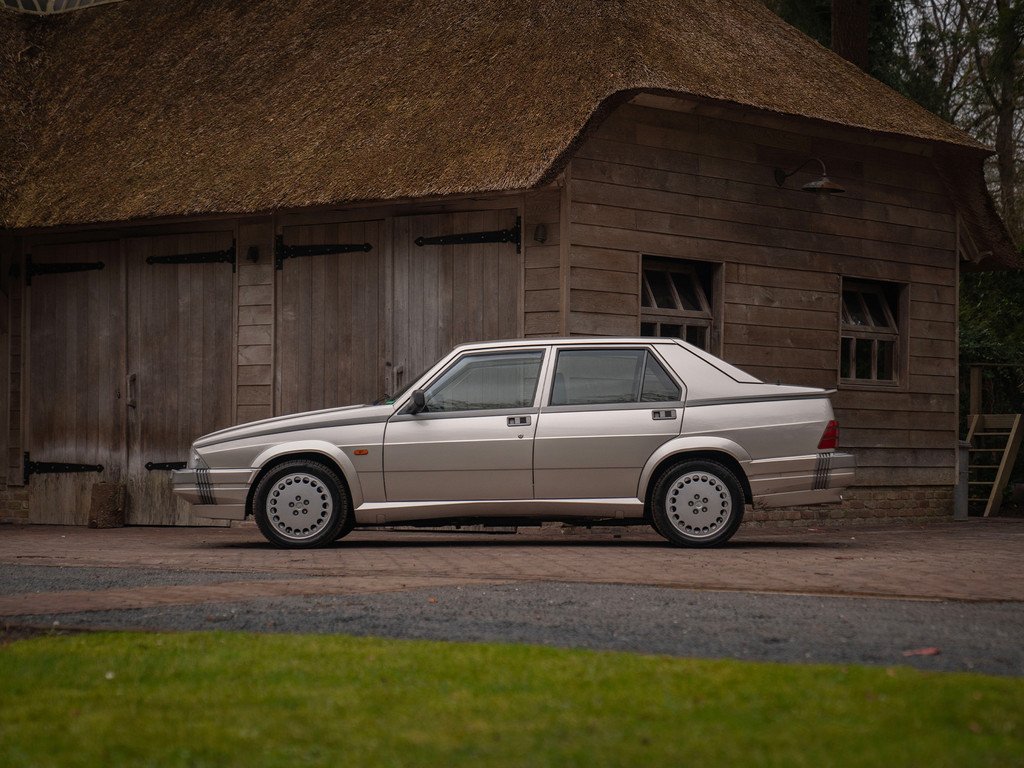 1989 Alfa Romeo 75 - 3.0 V6 America, foto 4