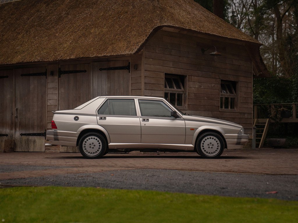 1989 Alfa Romeo 75 - 3.0 V6 America, foto 1
