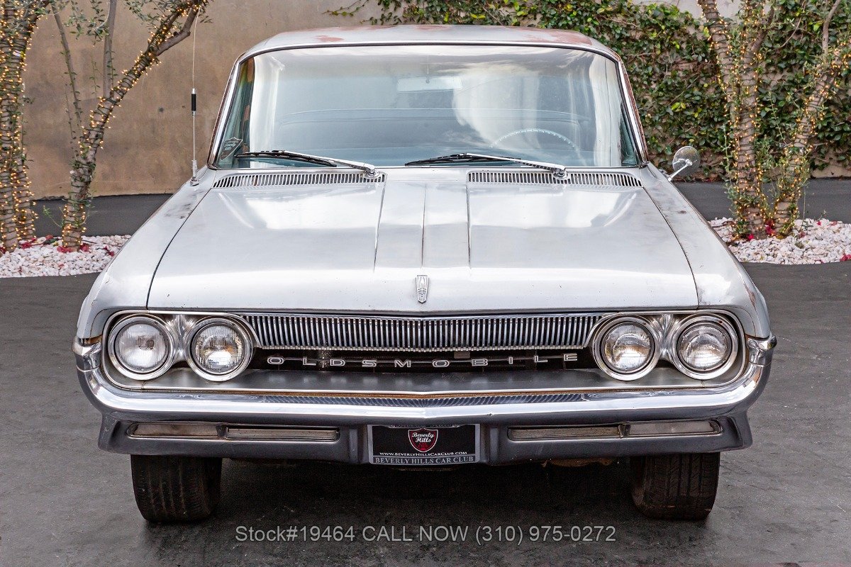 1961 Oldsmobile 88 - Celebrity Sedan, foto 2