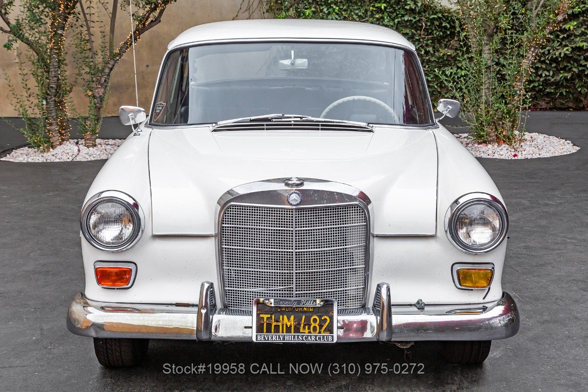 1966 Mercedes-Benz S-Class Heckflosse, foto 2