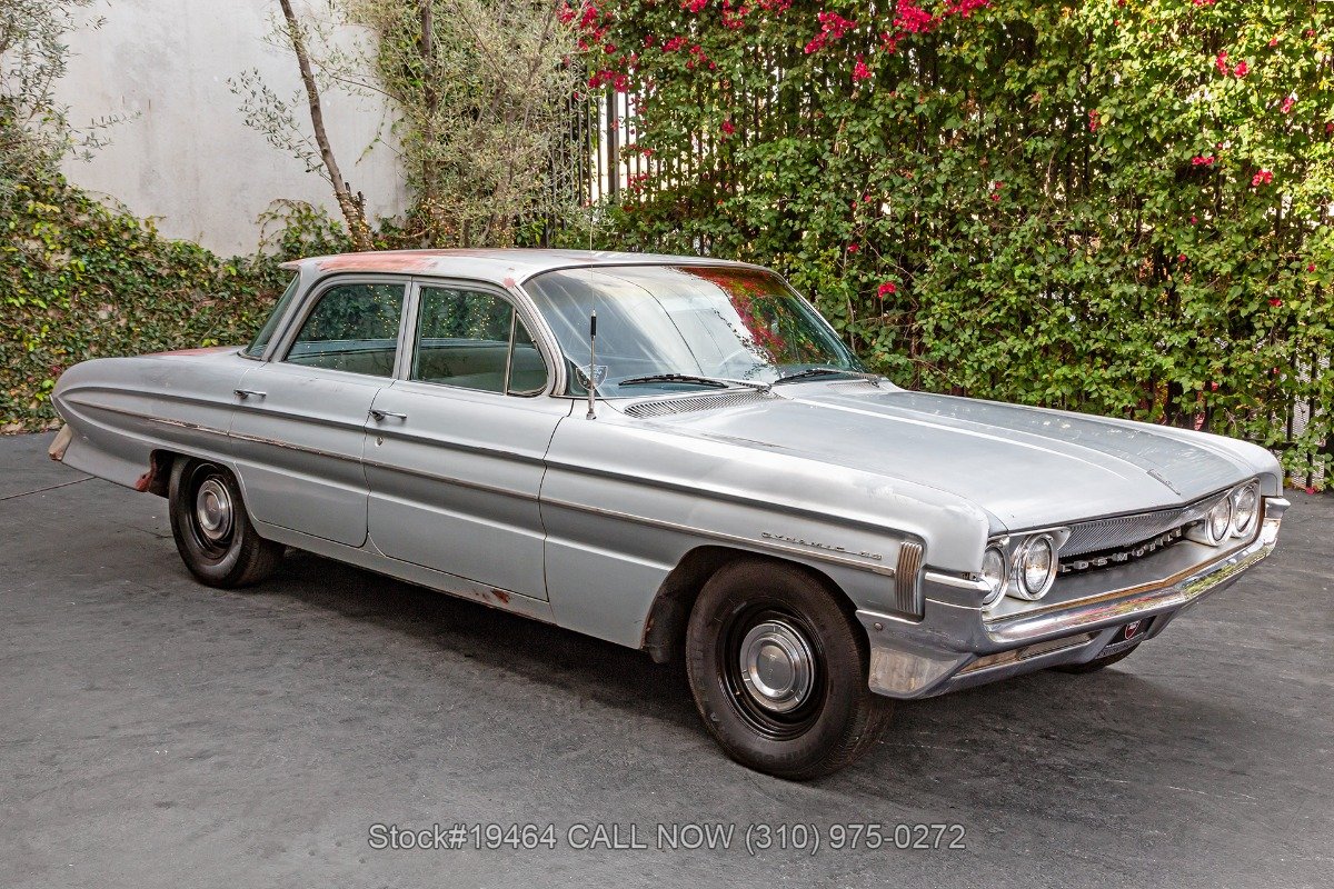 1961 Oldsmobile 88 - Celebrity Sedan, foto 3