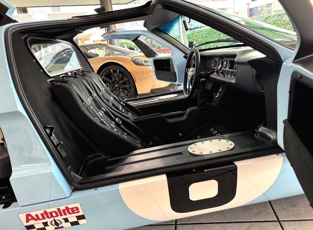1966 Ford GT 40 - 1966 GT40 MKI by Superformance / Safir - Historic FIA Passport, foto 10
