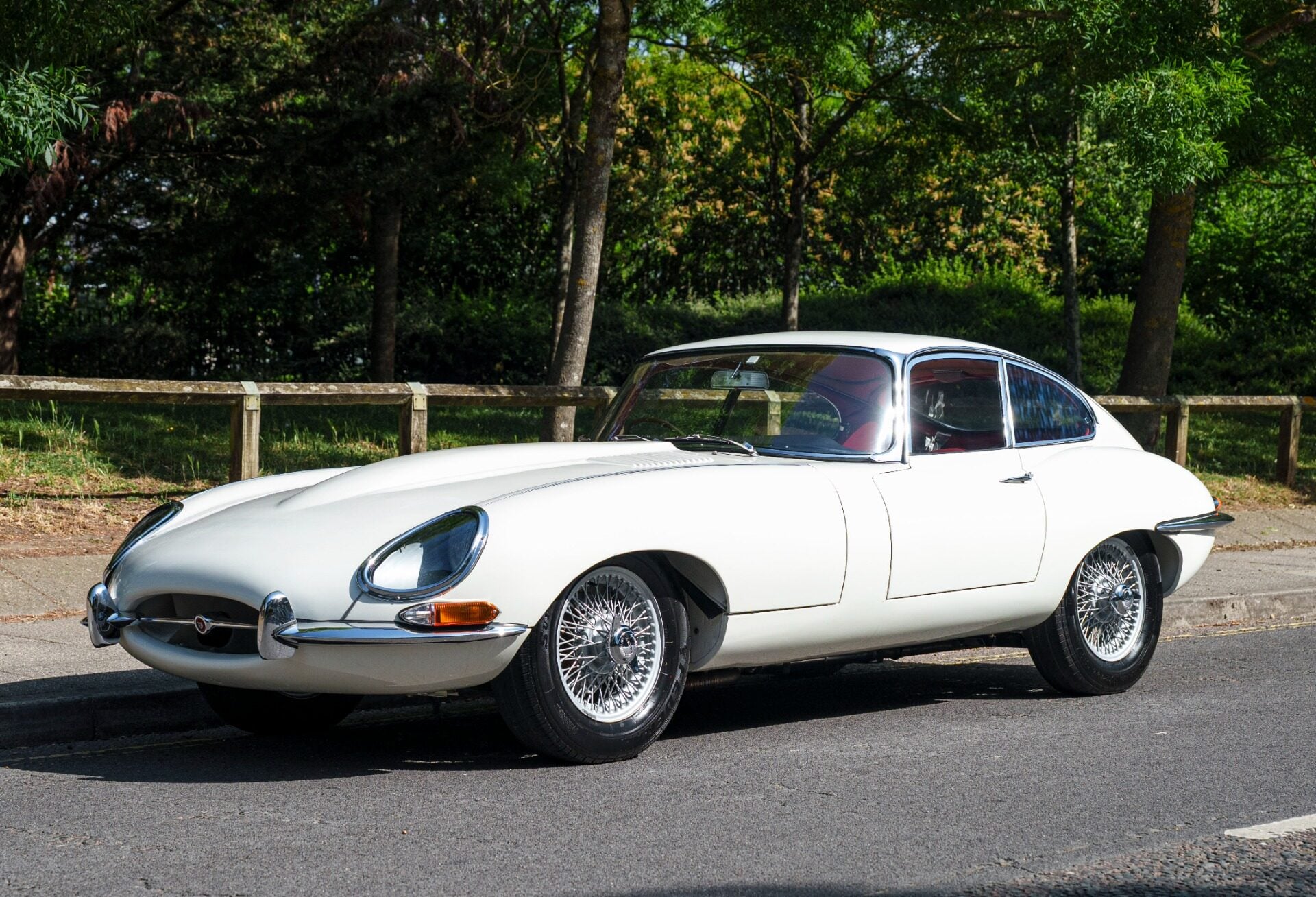 1961 Jaguar E-Type SI - 3.8 Litre Flat Floor FHC Chassis Number 52, foto 1