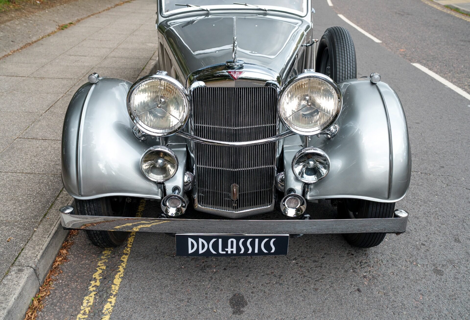 1937 Alvis 4.3-litre - SA 'Pillarless' Saloon by Vanden Plas, foto 7