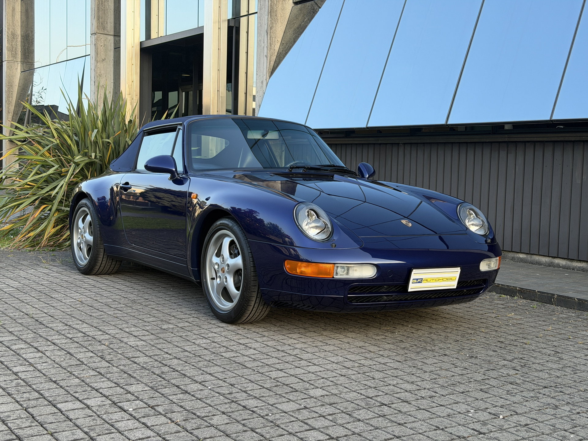 1995 Porsche 911 / 993 Carrera - Carrera 2 Cabrio * 3.577 KM FROM NEW * MANUAL *, foto 3