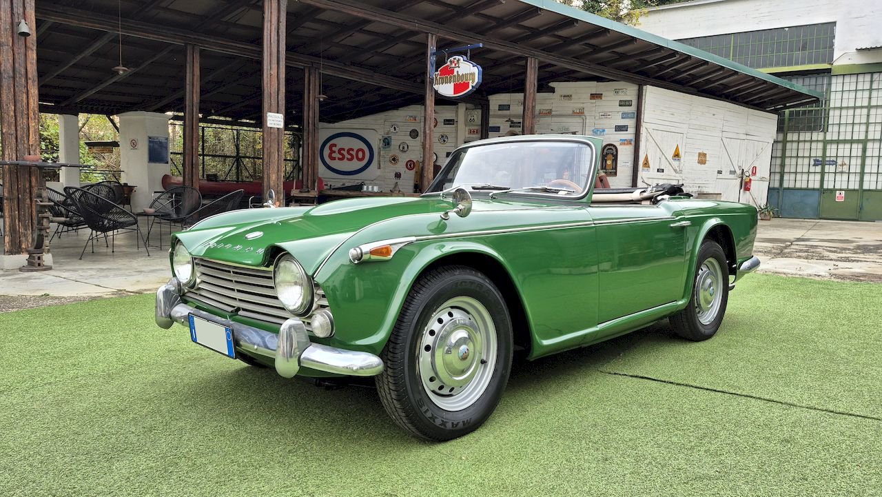 1966 Triumph TR4 - TR4A IRS - SUMMER PRICE, foto 1