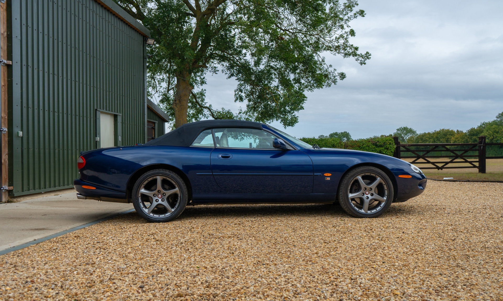 2000 Jaguar XKR, foto 2