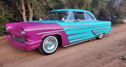 1955 Lincoln Capri 3b516e38f071a146995664cd82570d1b.jpeg