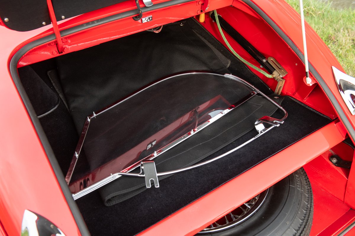 1951 Jaguar XK 120 - Jaguar XK120 Open-two-seater from 1951, “Matching Number”, Original LHD, foto 12