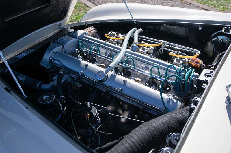 1970 Aston Martin DB6, foto 6