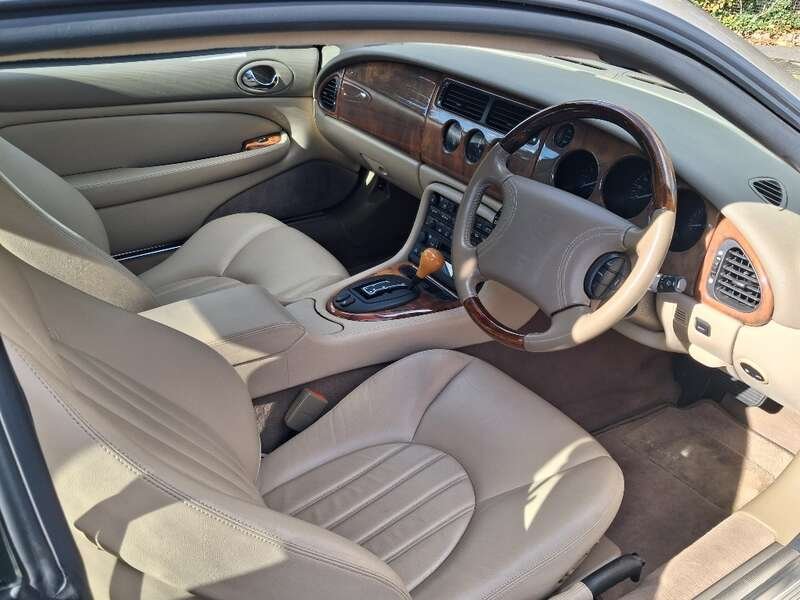 2000 Jaguar XKR, foto 2