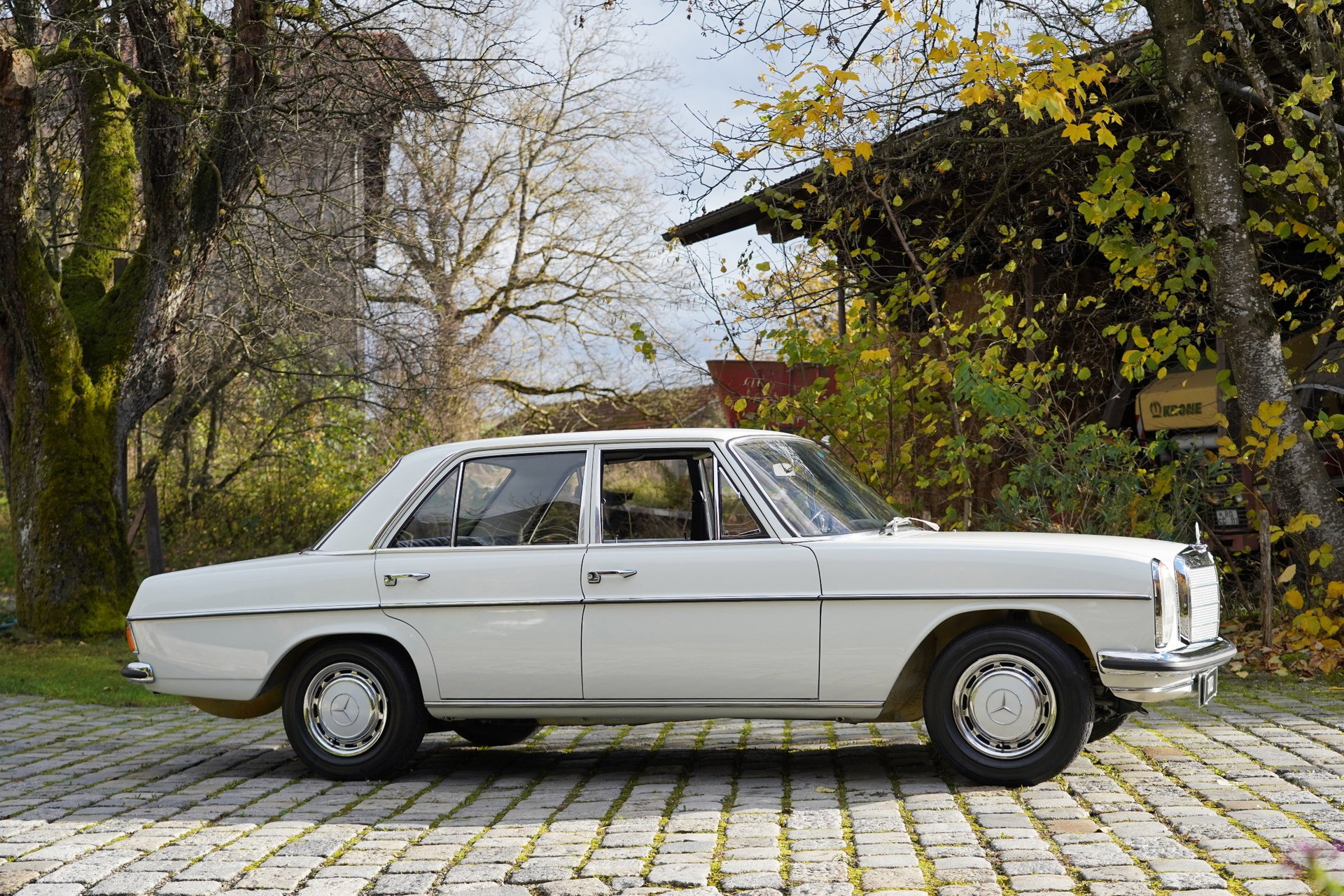 1968 Mercedes-Benz E-Class - 220/8, Only 107,044 km! / Well-filled checkbook!, foto 2