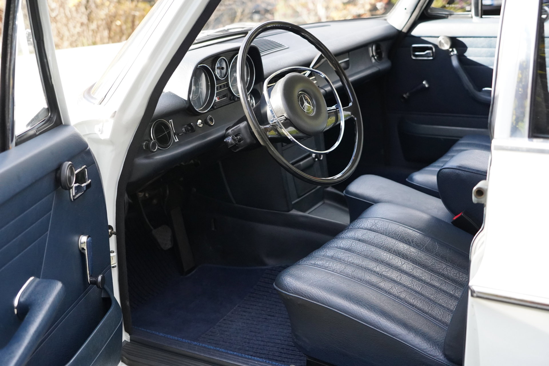 1968 Mercedes-Benz E-Class - 220/8, Only 107,044 km! / Well-filled checkbook!, foto 3