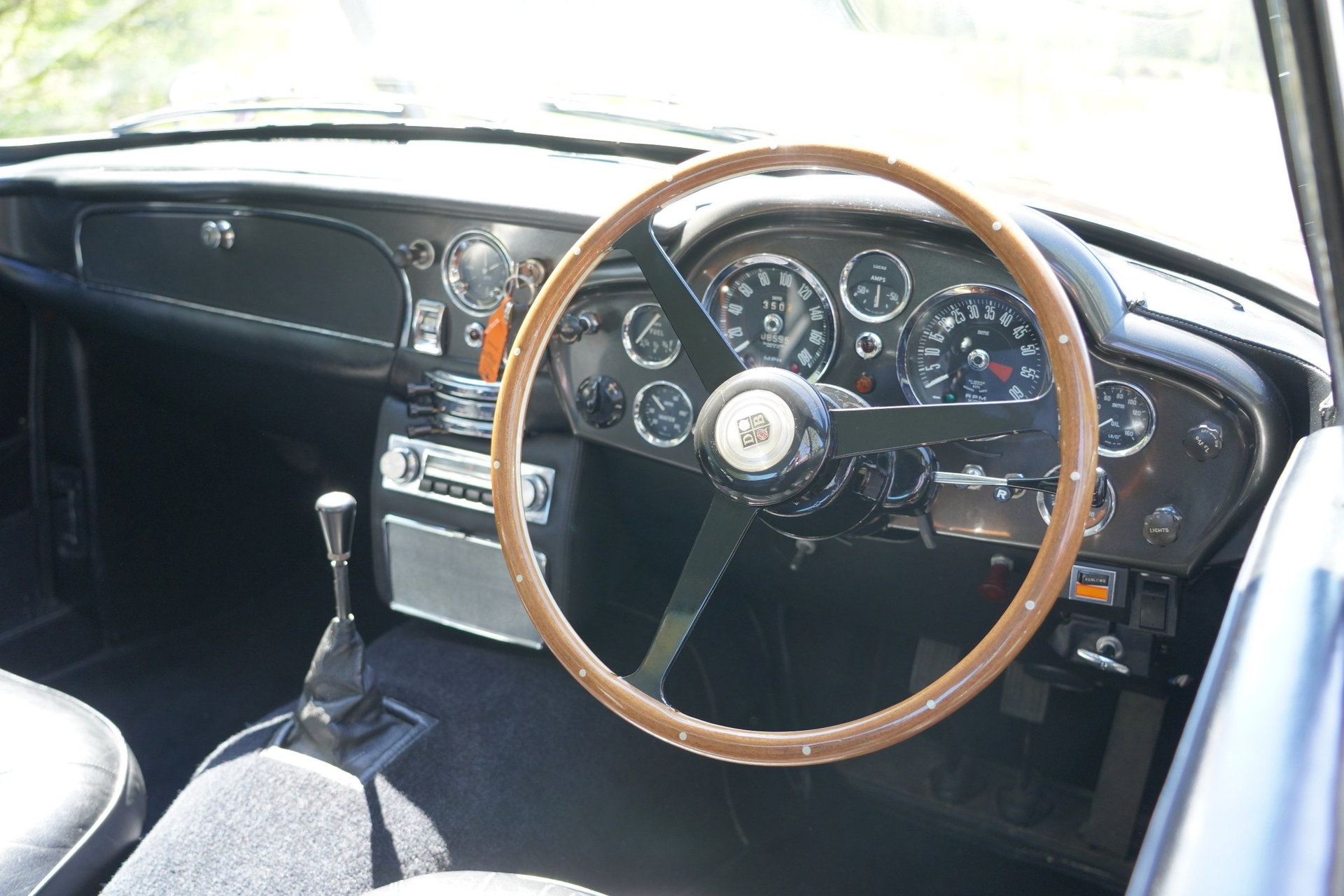 1967 Aston Martin DB6 - Vantage, Fully restored / Extensive documentation / Matching Numbers!, foto 2
