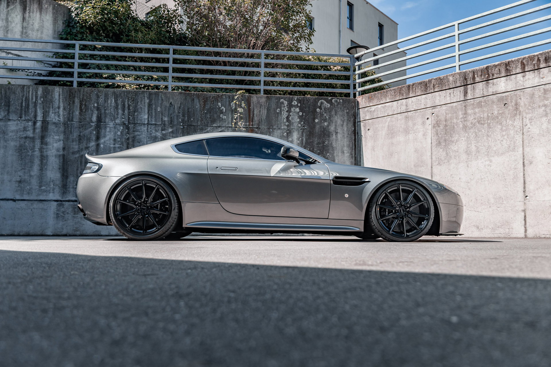 62057-1123137-car-20260821_065634-20260819_astonmartin_vantage-13.jpg