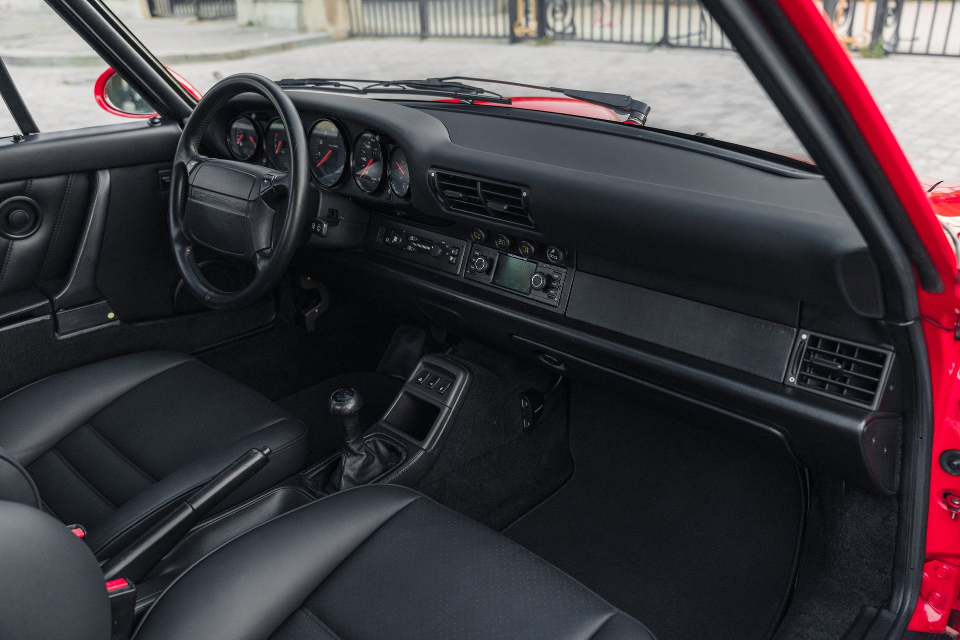 1991 Porsche 911 / 964 Carrera - Turbo 3.3L - Guards Red, 66 000 km, huge engine overhaul done by Porsche Classic in 2025, foto 9