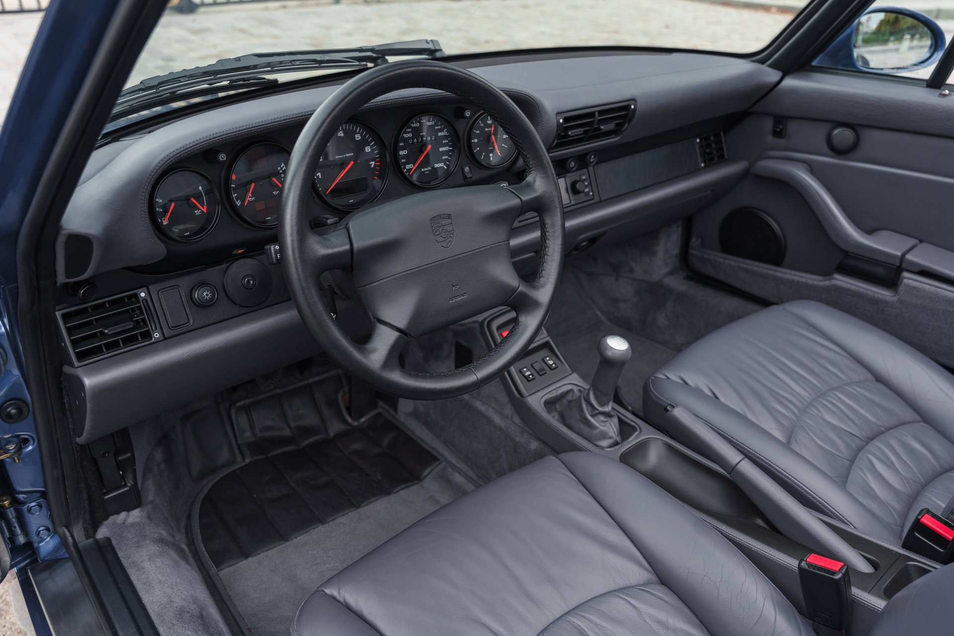 1997 Porsche 911 / 993 Carrera - 4 Cabriolet - only 47,500 km, original paint, huge service history, foto 10