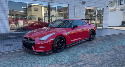 Nissan GT-R