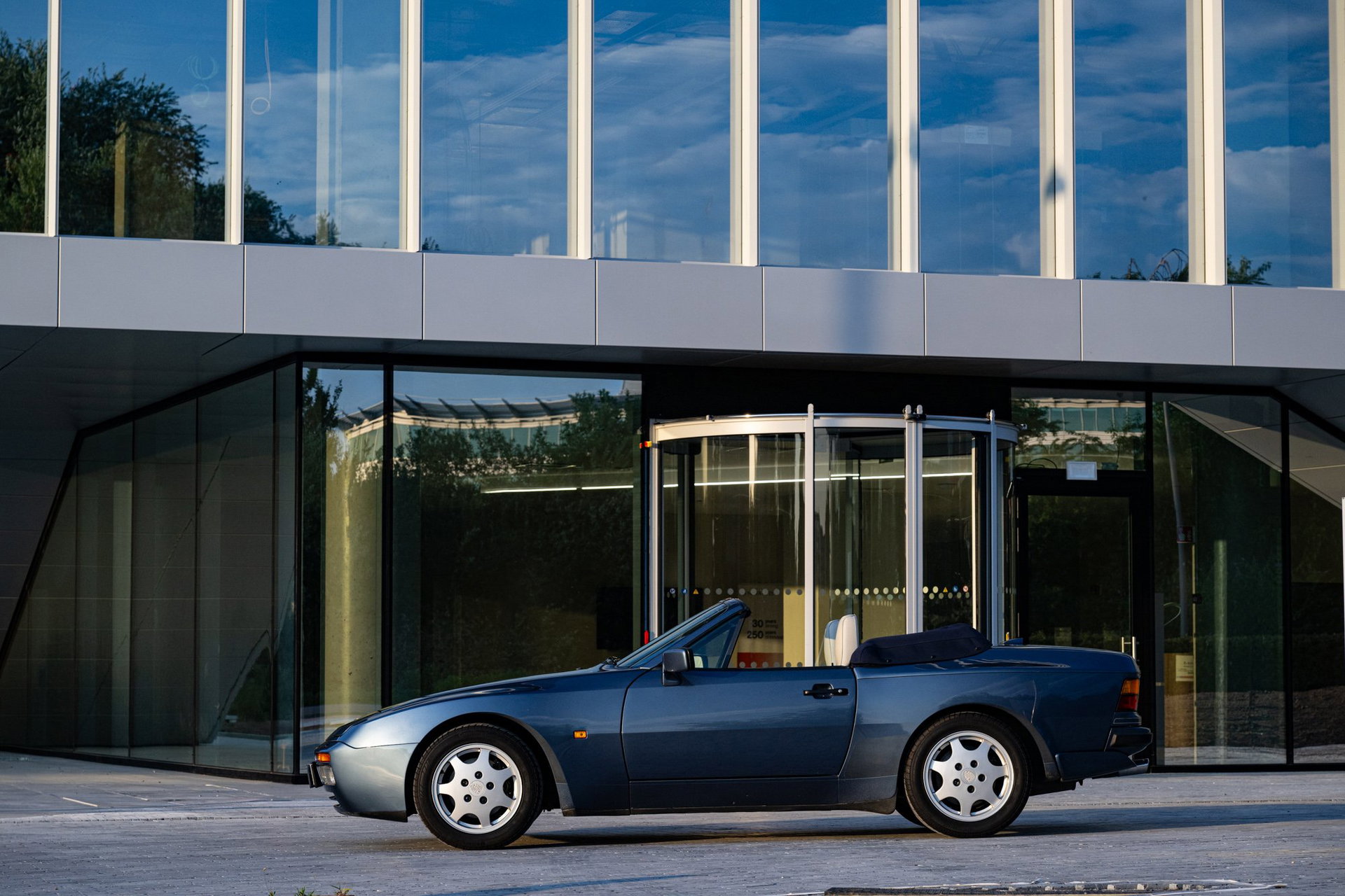 1989 Porsche 944 - S2 Cabriolet | Marineblau, foto 3