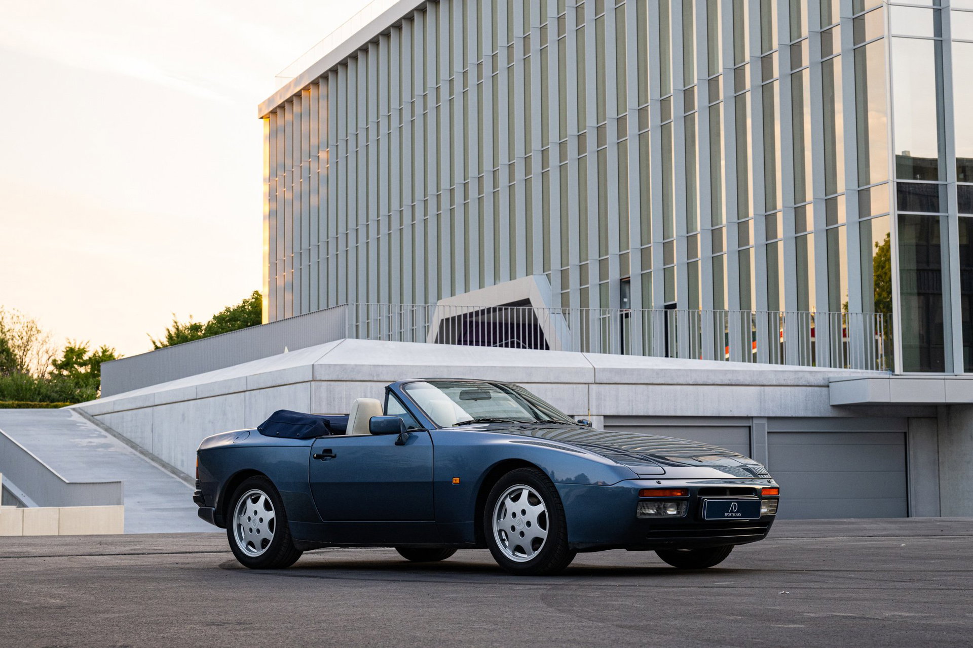 1989 Porsche 944 - S2 Cabriolet | Marineblau, foto 1