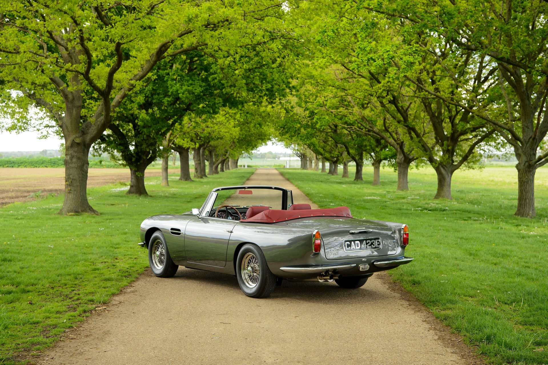 1967 Aston Martin DB6 - Short Chassis Volante - Conversion - LHD, foto 2