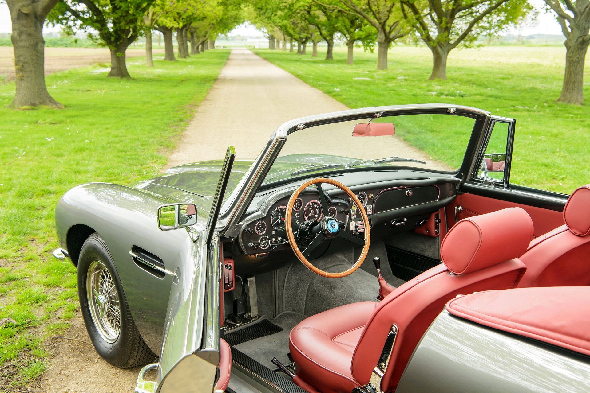 1967 Aston Martin DB6 - Short Chassis Volante - Conversion - LHD, foto 3