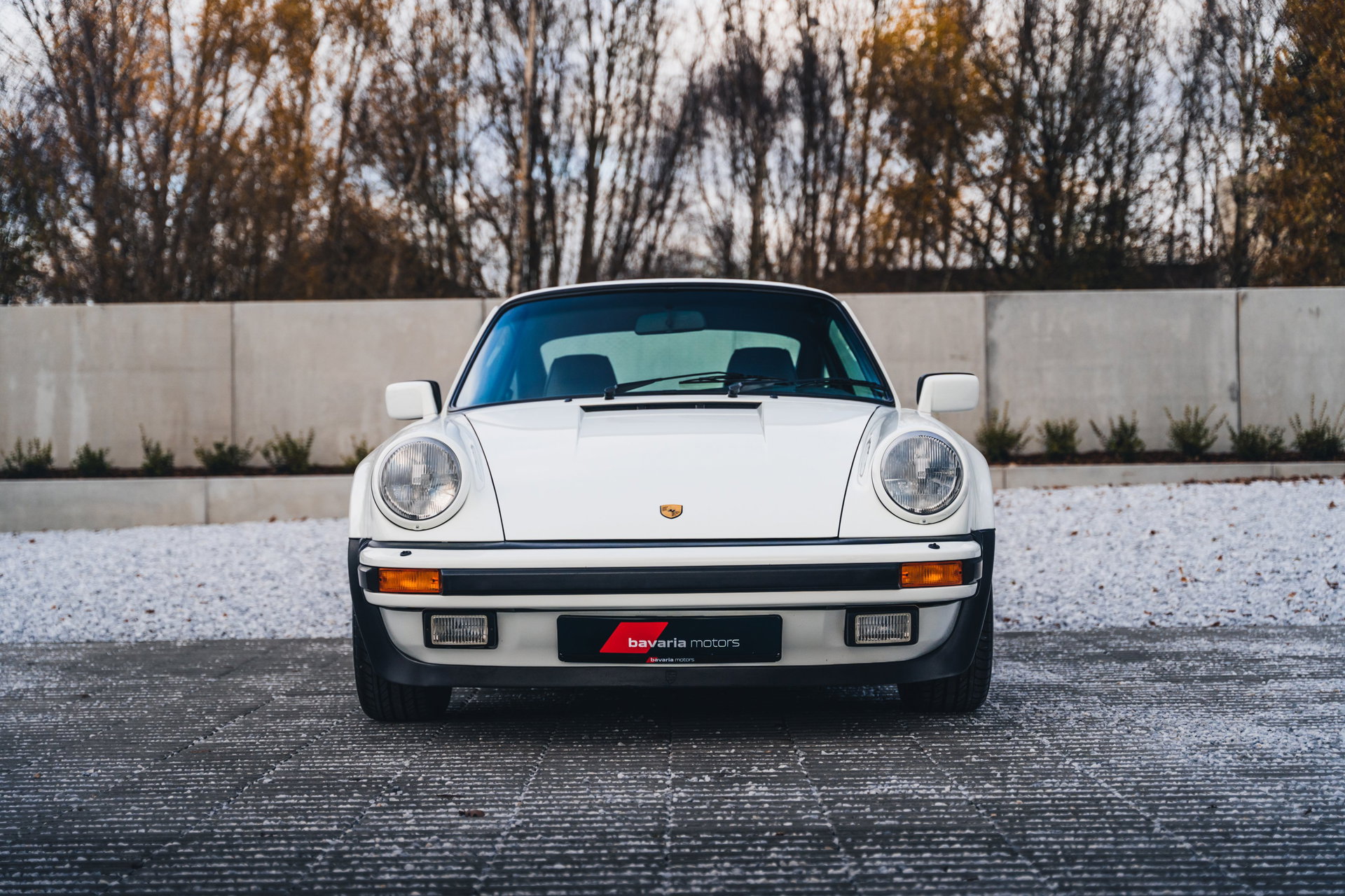 1987 Porsche 911 "Turbo" - 930 Turbo 3.3 / Grand Prix White / Heated Seats / Pano, foto 2