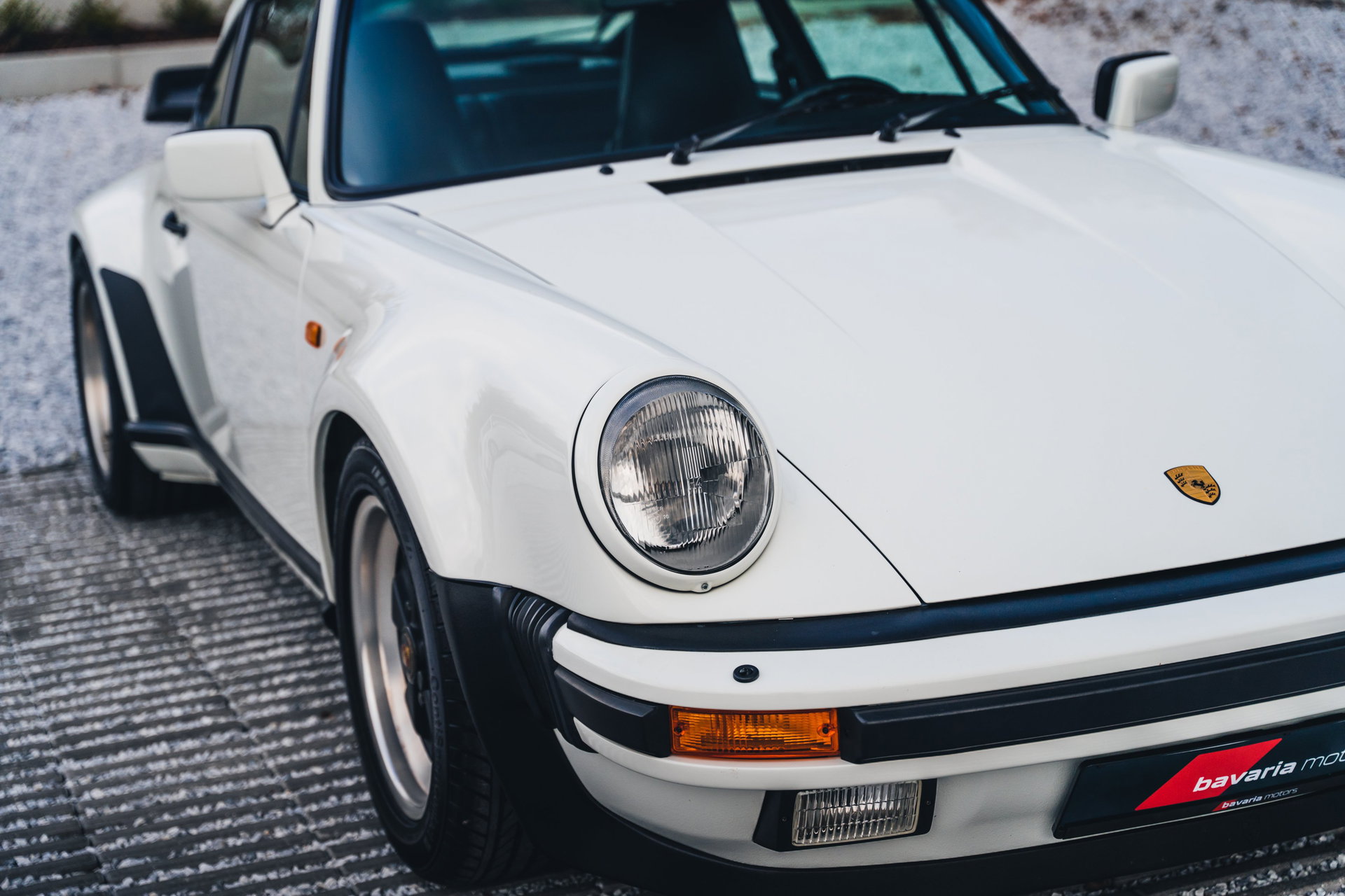 1987 Porsche 911 "Turbo" - 930 Turbo 3.3 / Grand Prix White / Heated Seats / Pano, foto 4