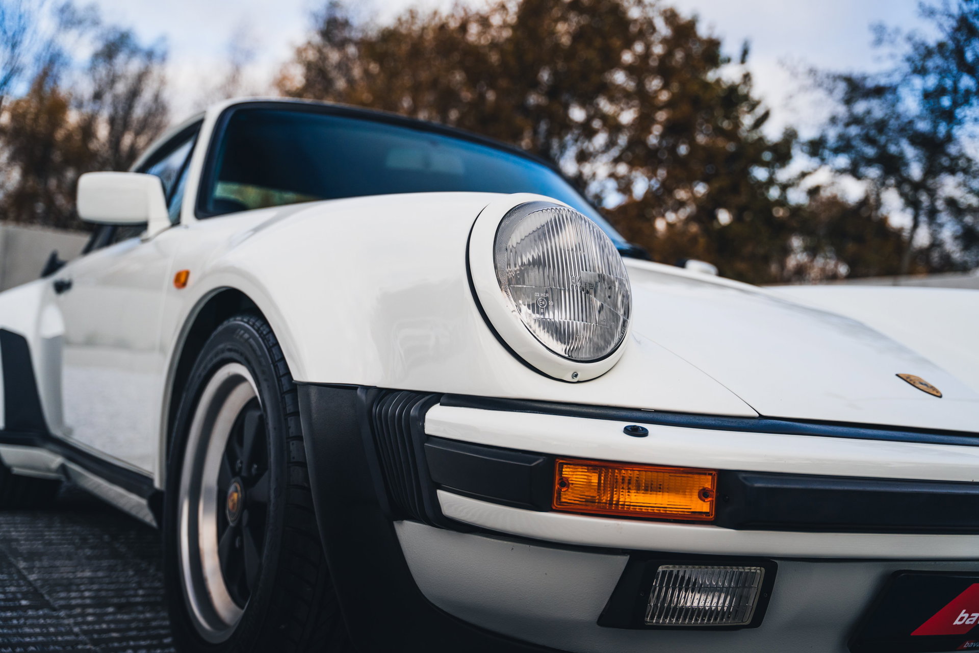 1987 Porsche 911 "Turbo" - 930 Turbo 3.3 / Grand Prix White / Heated Seats / Pano, foto 6