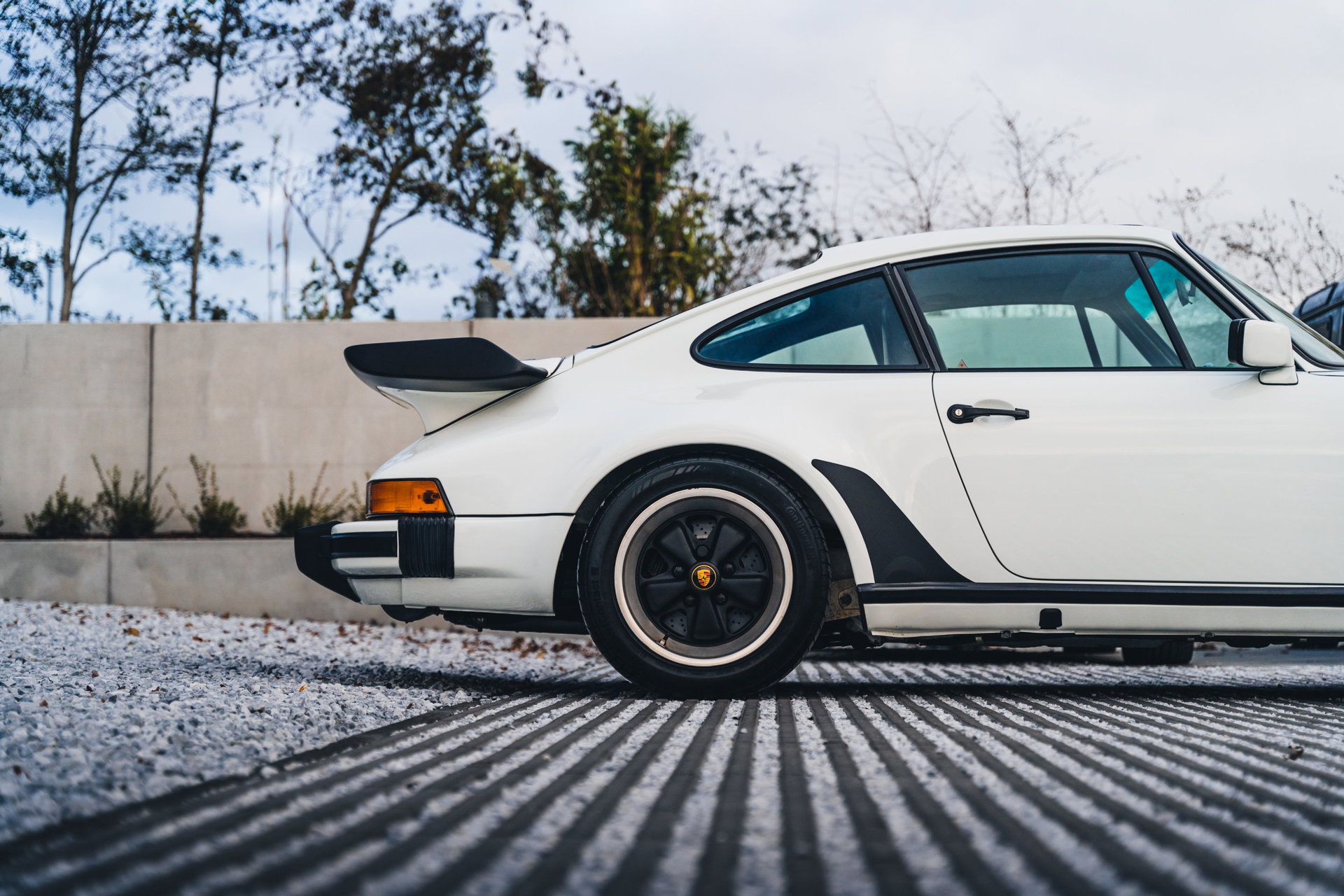 1987 Porsche 911 "Turbo" - 930 Turbo 3.3 / Grand Prix White / Heated Seats / Pano, foto 8
