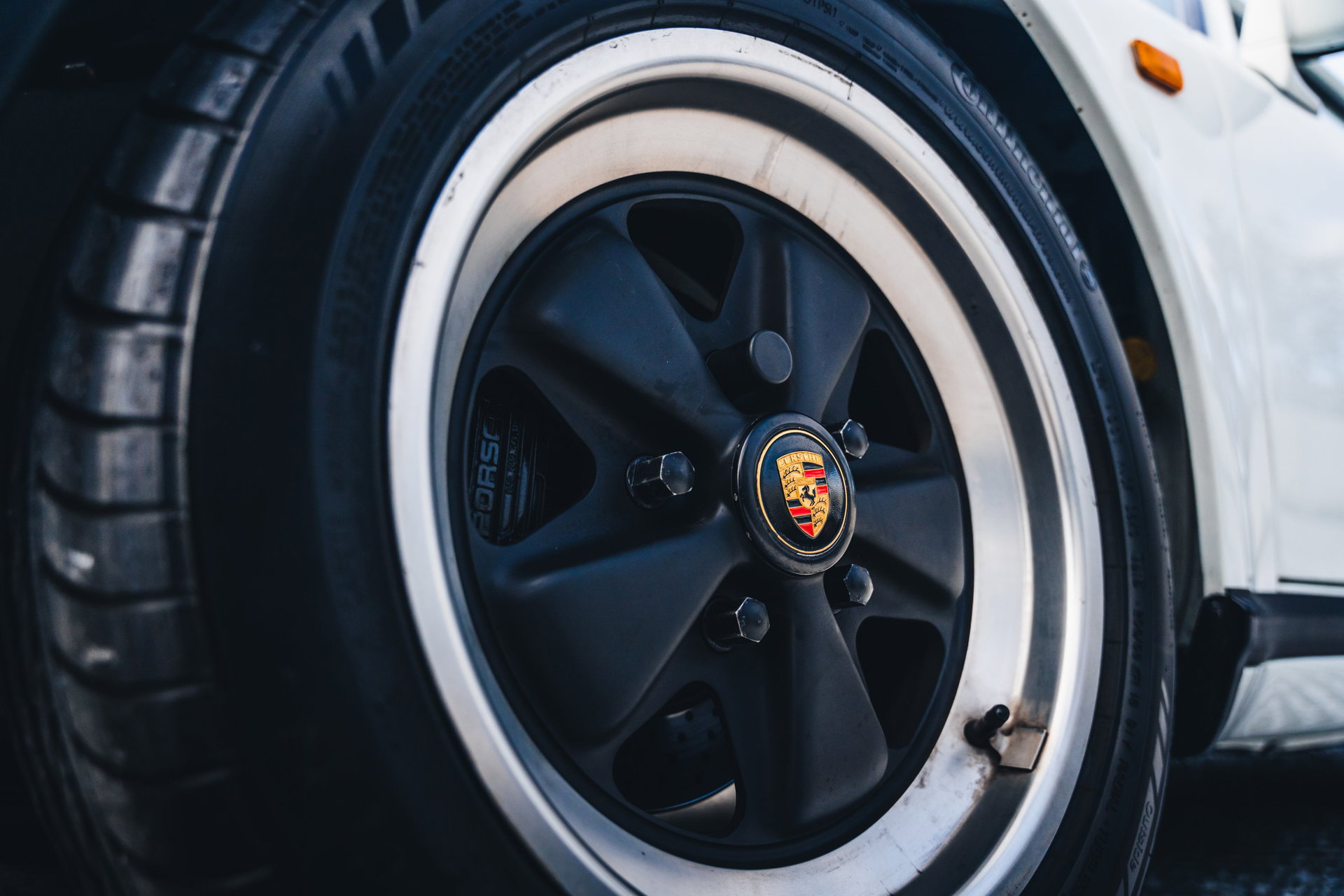 1987 Porsche 911 "Turbo" - 930 Turbo 3.3 / Grand Prix White / Heated Seats / Pano, foto 11