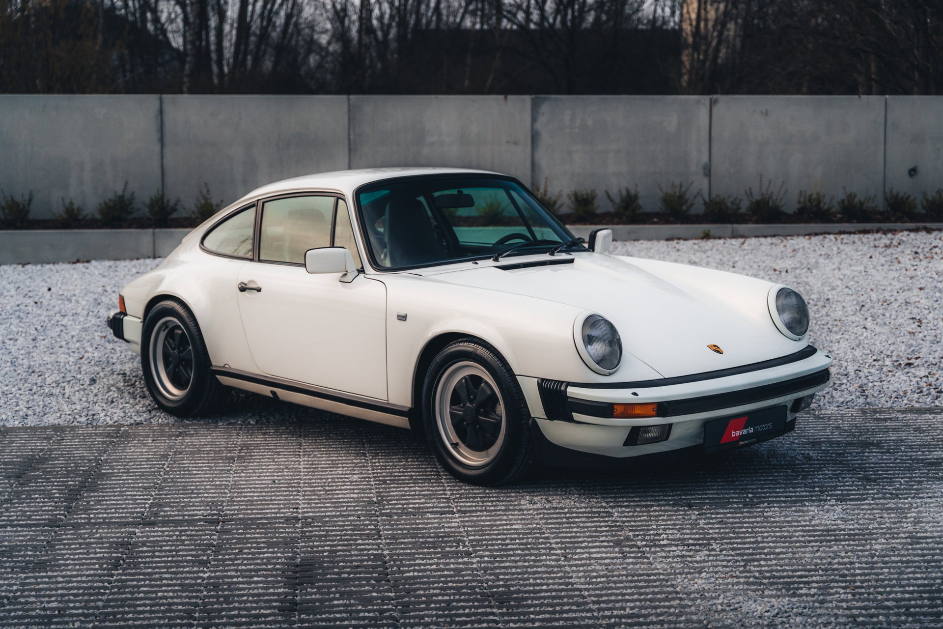 1986 Porsche 911 "G" - Carrera 3.2 / Grand Prix White / Service Documents, foto 1